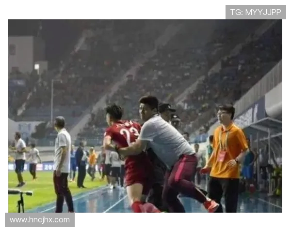 上海飞盘队意识争议引发热议球员与教练间的沟通与理解亟待加强