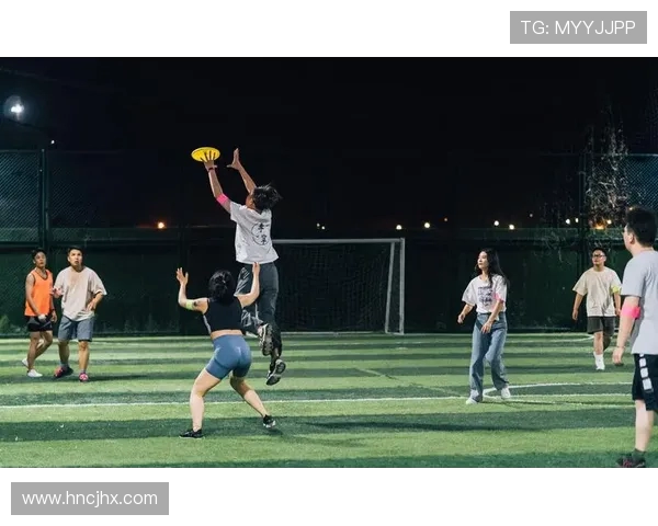 重庆飞盘队在世界滑板锦标赛中以80分稳居积分榜首位