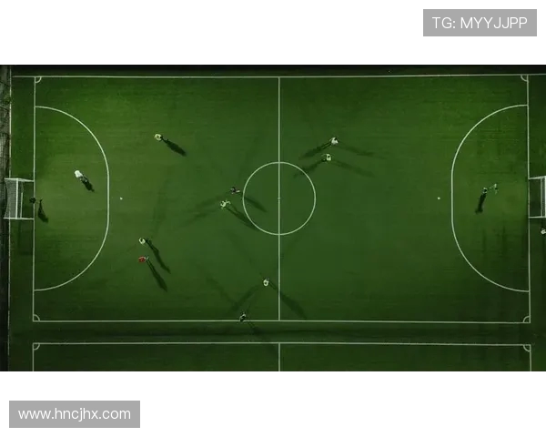 探索现代足球运动员成长路径与场内外综合影响力的全景视角深度解